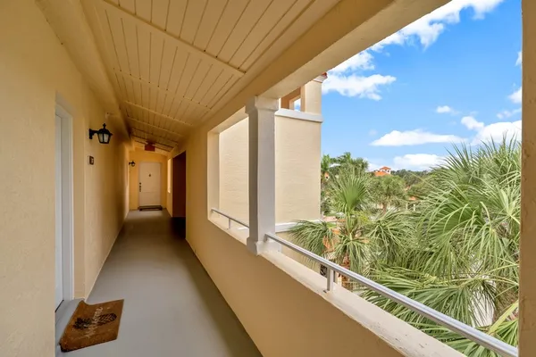 Property Slideshow image 3 of 34 | 5060 harmony cir 307, Vero Beach, FL, 32967