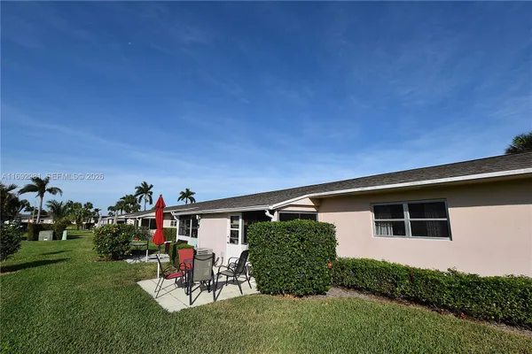 Property Slideshow image 3 of 38 | 2688 dudley dr h, West Palm Beach, FL, 33415