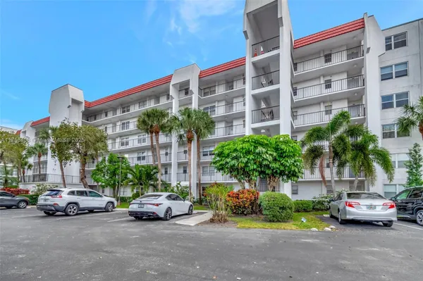 Property Slideshow image 2 of 80 | 3597 birdie dr 107, Lake Worth, FL, 33467