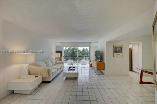 Property Slideshow image 2 of 49 | 3654 via poinciana 502, Lake Worth, FL, 33467