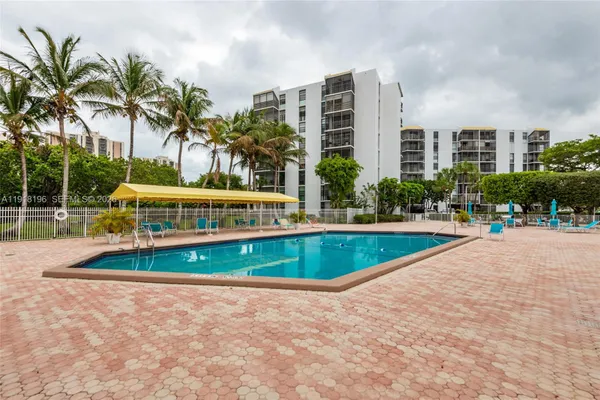 Property Slideshow image 2 of 24 | 20500 w country club dr 716, Aventura, FL, 33180