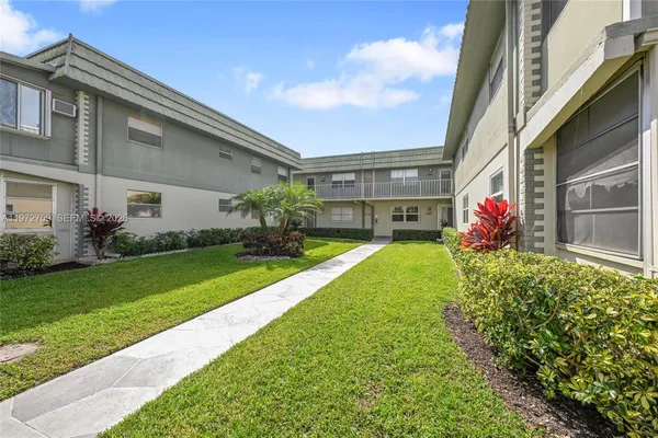 Property Slideshow image 2 of 46 | 644 n flanders n 644, Delray Beach, FL, 33484