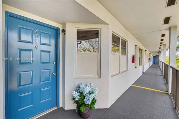 Property Slideshow image 2 of 38 | 900 sw 125th way 409r, Pembroke Pines, FL, 33027