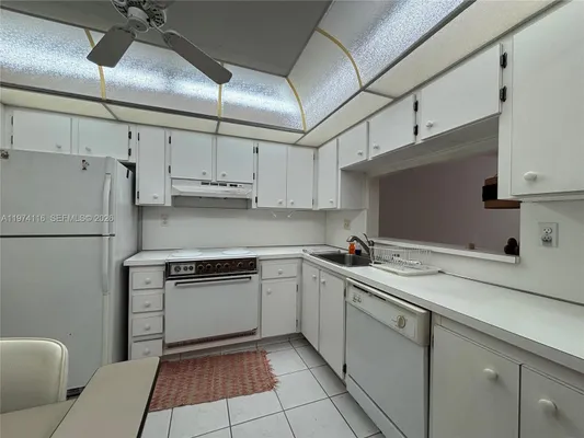 Property Slideshow image 3 of 45 | 1100 colony point cir 316, Pembroke Pines, FL, 33026