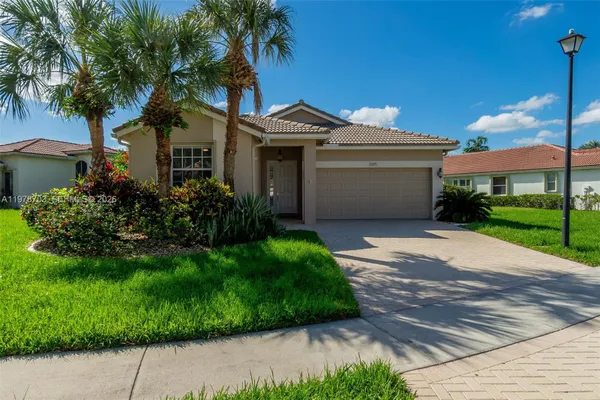 Property Slideshow image 2 of 46 | 2675 clipper cir, West Palm Beach, FL, 33411
