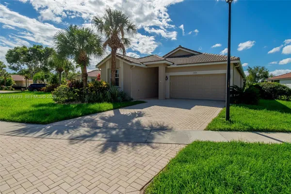 Property Slideshow image 3 of 46 | 2675 clipper cir, West Palm Beach, FL, 33411