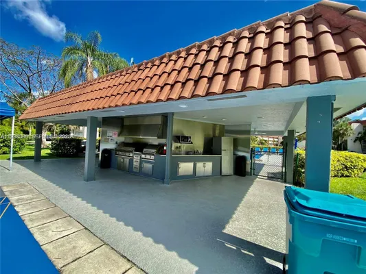 Property Slideshow image 2 of 22 | 671 s hollybrook dr 104, Pembroke Pines, FL, 33025