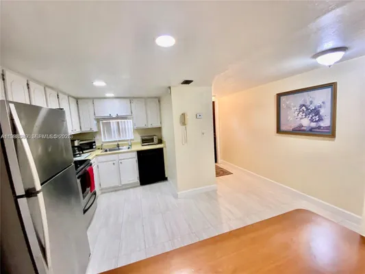 Property Slideshow image 3 of 22 | 671 s hollybrook dr 104, Pembroke Pines, FL, 33025