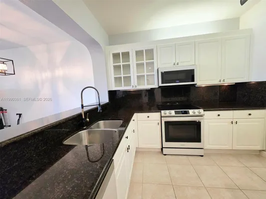 Property Slideshow image 2 of 37 | 7611 southampton ter 110, Tamarac, FL, 33321
