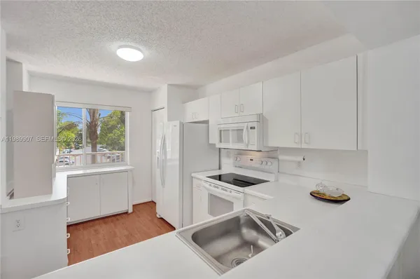 Property Slideshow image 3 of 46 | 9511 weldon cir g306, Tamarac, FL, 33321