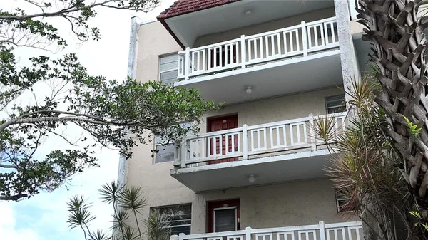 Property Slideshow image 2 of 37 | 3776 inverrary blvd 301r, Lauderhill, FL, 33319