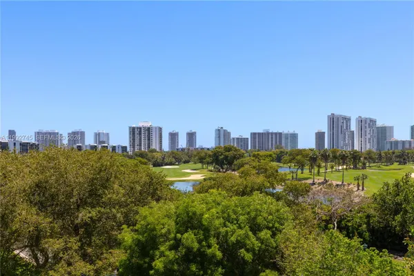 Property Slideshow image 3 of 35 | 20400 w country club dr 605, Aventura, FL, 33180