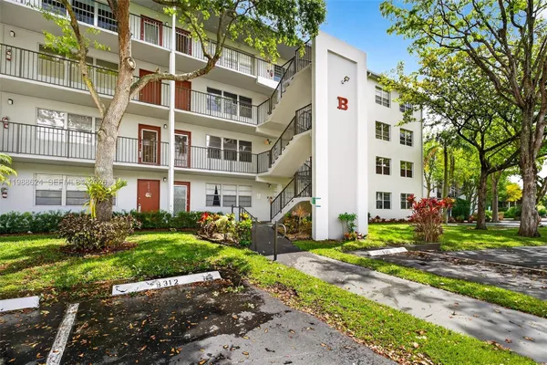 Property Slideshow image 2 of 47 | 1301 sw 134th way 313b, Pembroke Pines, FL, 33027