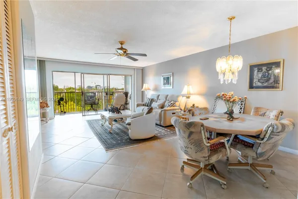 Property Slideshow image 2 of 39 | 330 se 2nd st 405f, Hallandale Beach, FL, 33009