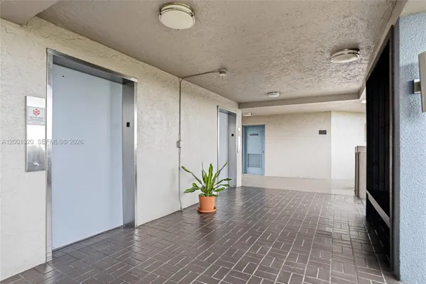 Property Slideshow image 3 of 30 | 1001 colony point cir 503, Pembroke Pines, FL, 33026