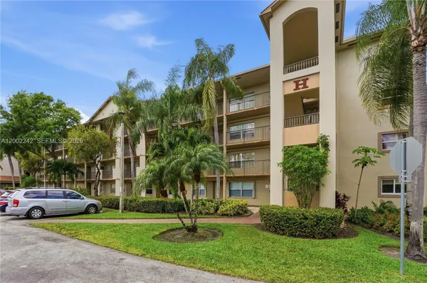 Property Slideshow image 2 of 38 | 700 sw 137th ave 215h, Pembroke Pines, FL, 33027