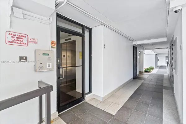 Property Slideshow image 3 of 27 | 20500 w country club dr 405, Aventura, FL, 33180