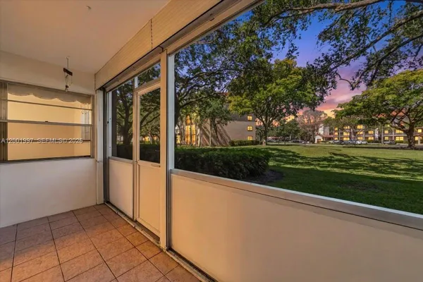Property Slideshow image 3 of 42 | 1200 sw 124th ter 106o, Pembroke Pines, FL, 33027