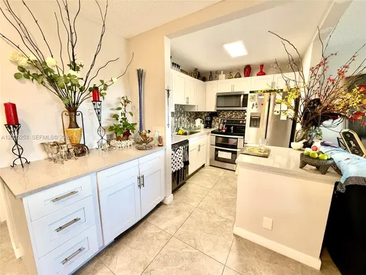 Property Slideshow image 3 of 15 | 431 chatham u u, West Palm Beach, FL, 33417