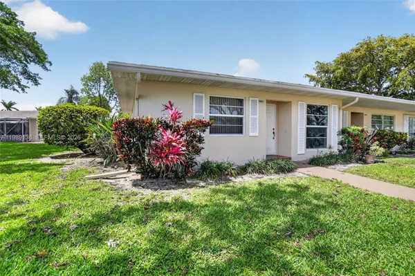 Property Slideshow image 2 of 56 | 8662 bella vista dr, Boca Raton, FL, 33433