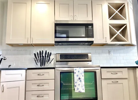 Property Slideshow image 3 of 54 | 8900 washington blvd 2a, Pembroke Pines, FL, 33025