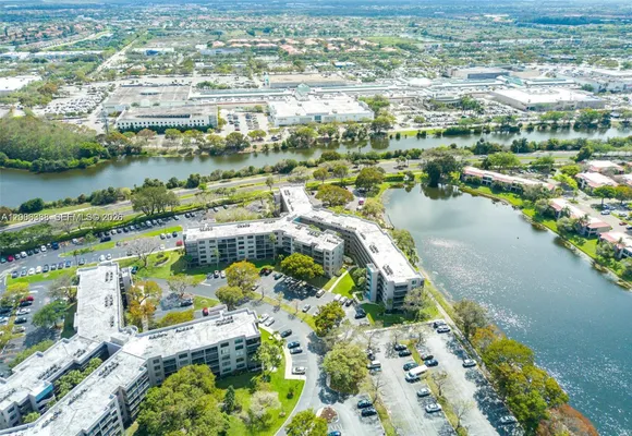 Property Slideshow image 3 of 37 | 1100 colony point cir 421, Pembroke Pines, FL, 33026