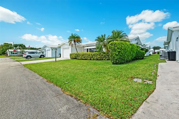 Property Slideshow image 3 of 24 | 2103 sw 20th cir, Boynton Beach, FL, 33426