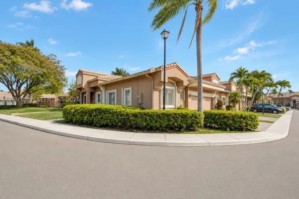Property Slideshow image 3 of 31 | 10131 lombardy dr, Tamarac, FL, 33321