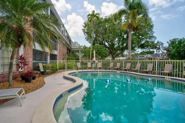Property Slideshow image 2 of 10 | 1900 alamanda dr 108, Naples, FL, 34102