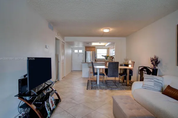 Property Slideshow image 3 of 10 | 1900 alamanda dr 108, Naples, FL, 34102