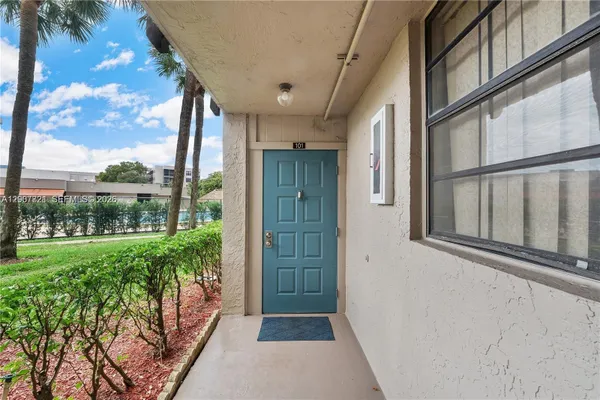 Property Slideshow image 2 of 11 | 1101 colony point cir 101, Pembroke Pines, FL, 33026