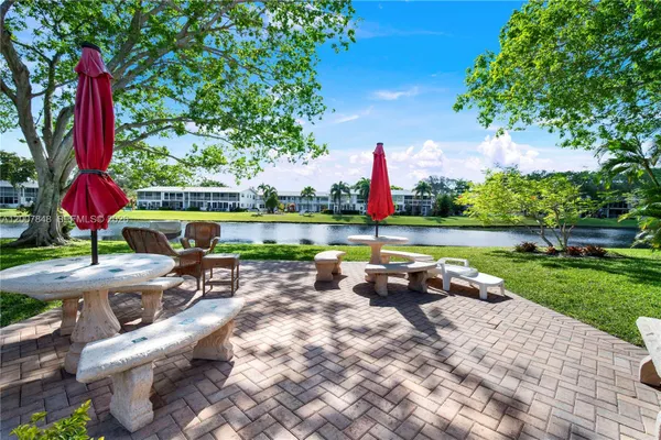 Property Slideshow image 2 of 32 | 28 islewood b 28, Deerfield Beach, FL, 33442