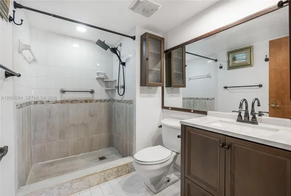 Property Slideshow image 3 of 21 | 711 s hollybrook dr 209, Pembroke Pines, FL, 33025