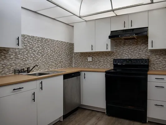 Property Slideshow image 2 of 10 | 1300 saint charles pl 222, Pembroke Pines, FL, 33026