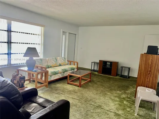 Property Slideshow image 3 of 18 | 4402 nw 43rd ter, Tamarac, FL, 33319