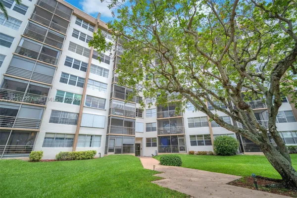 Property Slideshow image 3 of 27 | 1200 saint charles pl 415, Pembroke Pines, FL, 33026