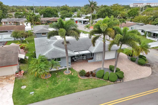 Property Slideshow image 2 of 29 | 4722 nw 44th ct, Tamarac, FL, 33319