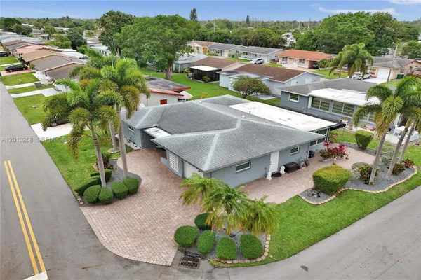 Property Slideshow image 3 of 29 | 4722 nw 44th ct, Tamarac, FL, 33319