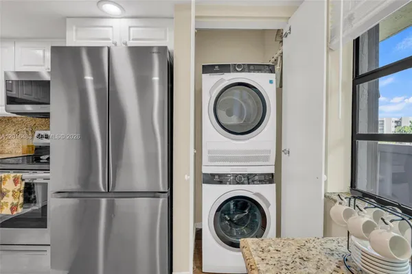 Property Slideshow image 2 of 50 | 1101 colony point cir 309, Pembroke Pines, FL, 33026