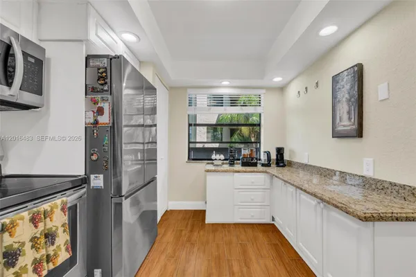 Property Slideshow image 3 of 50 | 1101 colony point cir 309, Pembroke Pines, FL, 33026