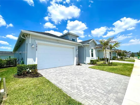 Property Slideshow image 2 of 26 | 1217 se crosswood way, Port St Lucie, FL, 34984
