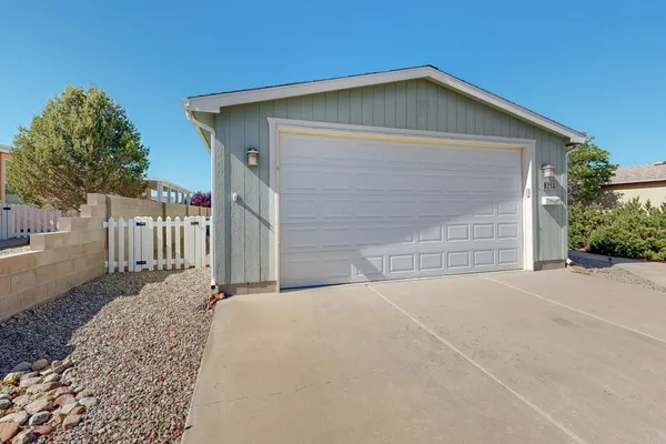 Property Slideshow image 3 of 43 | 214 sunrise bluffs dr, Belen, NM, 87002