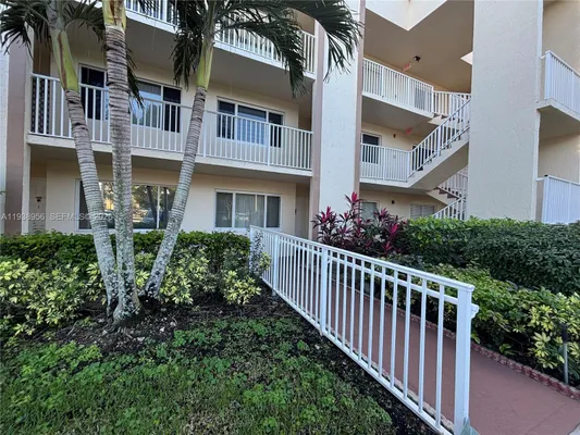 Property Slideshow image 2 of 31 | 7120 s devon dr 110, Tamarac, FL, 33321