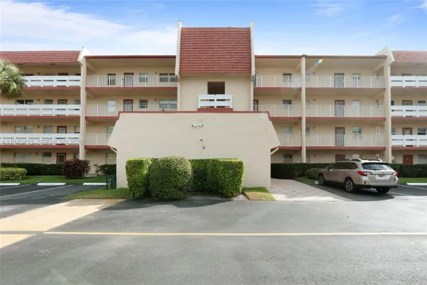 Property Slideshow image 3 of 29 | 1020 country club dr 206, Margate, FL, 33063