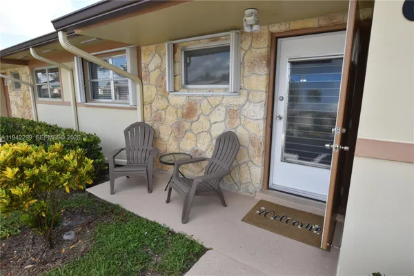 Property Slideshow image 3 of 59 | 2852 crosley dr g, West Palm Beach, FL, 33415