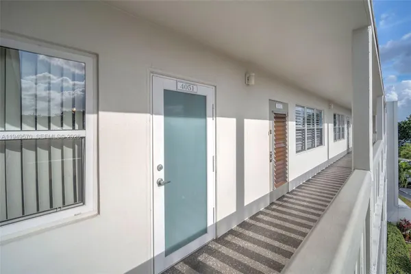 Property Slideshow image 3 of 9 | 4051 n newport n 4051, Deerfield Beach, FL, 33442