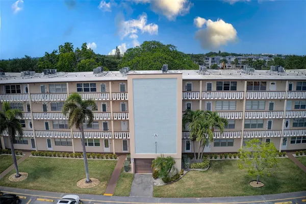 Property Slideshow image 2 of 25 | 408 southampton a 408, West Palm Beach, FL, 33417