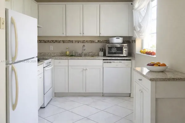 Property Slideshow image 2 of 16 | 354 mansfield i 354, Boca Raton, FL, 33434