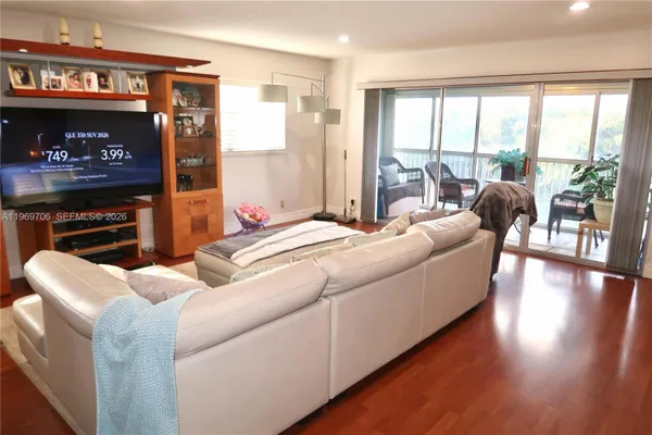 Property Slideshow image 3 of 17 | 701 sw 128th ave 401f, Pembroke Pines, FL, 33027