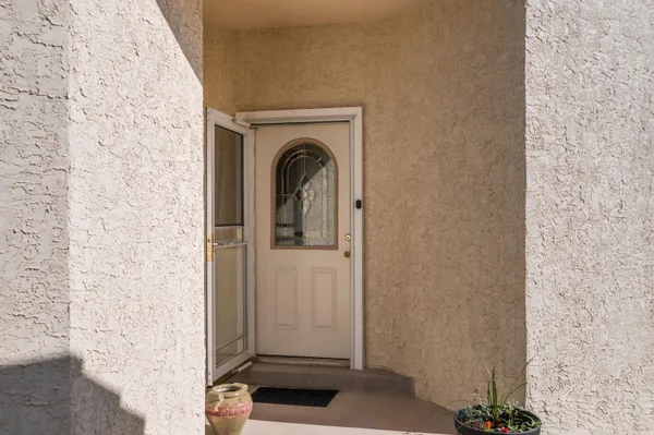 Property Slideshow image 2 of 24 | 572 eastlake dr, Rio Rancho, NM, 87124